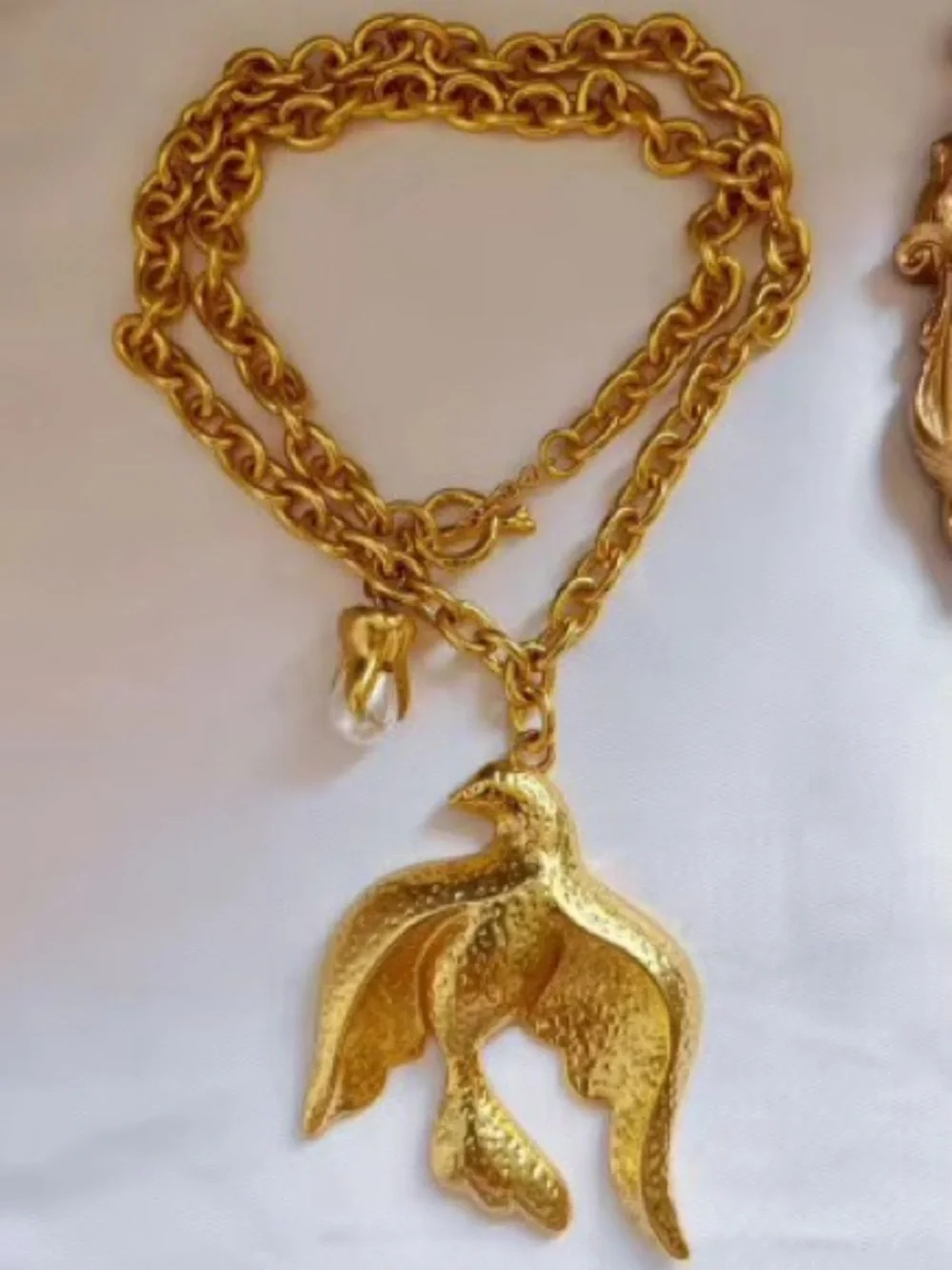 N/A elegant gold